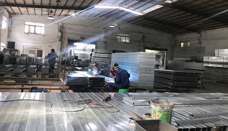 深圳大通建材，引領(lǐng)施工工地圍擋新市場(chǎng)，鋼圍擋、pvc圍擋生產(chǎn)銷(xiāo)售廠(chǎng)家。